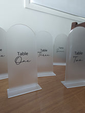 Charger l&#39;image dans la galerie, Skinny Arch table Numbers
