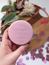 Charger l&#39;image dans la galerie, How sweet it is to be loved by you Fondant debosser

